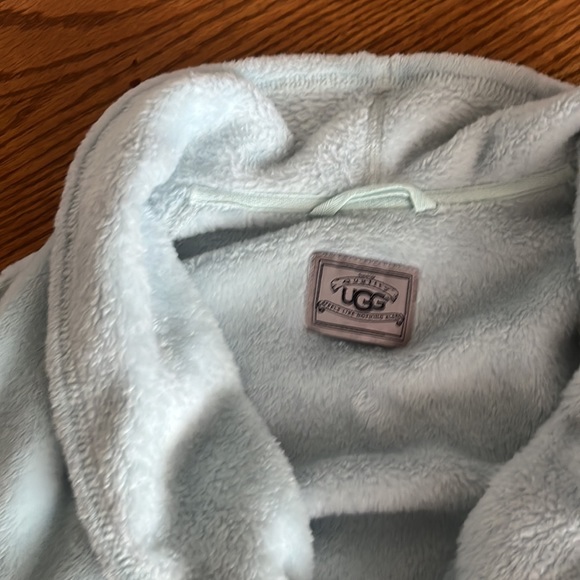 Ugg Robe - Picture 2 of 4